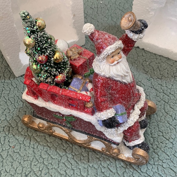 Santa with sleigh - Picture 2 of 7